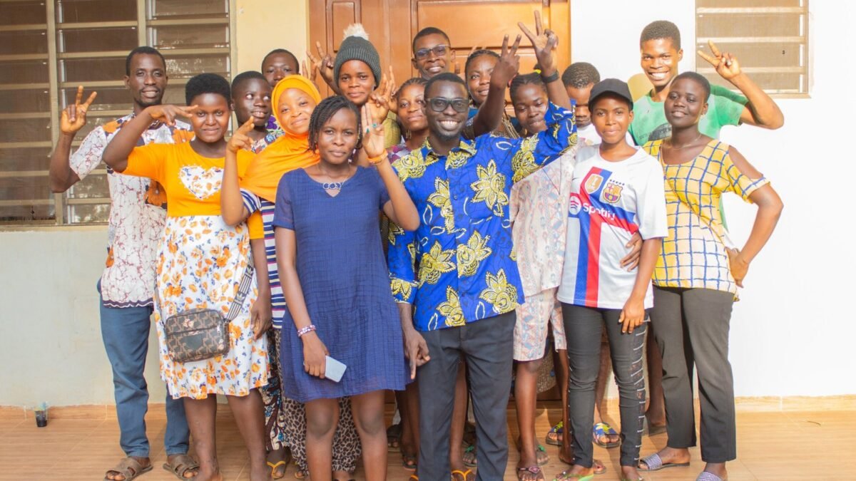 Atelier numérique à Kpomassè : des jeunes formés au marketing digital et à la conception graphique