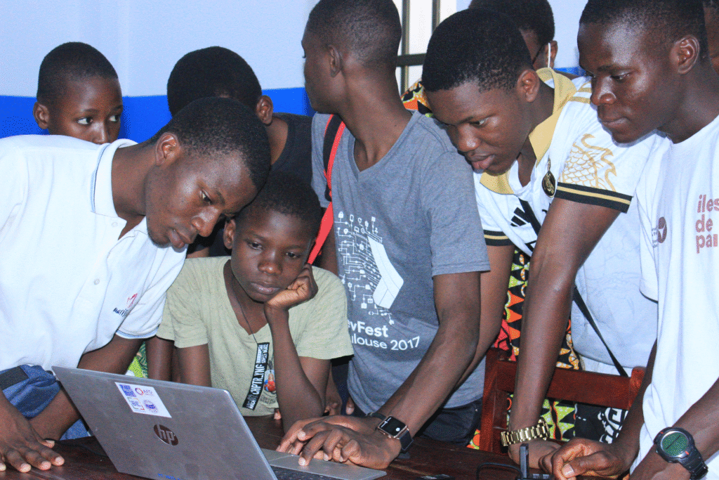 Atelier d’initiation à la robotique à Natitingou