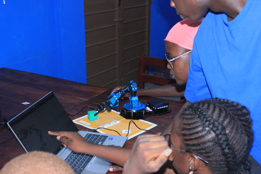 Atelier d’initiation à la robotique à Natitingou — photo 10