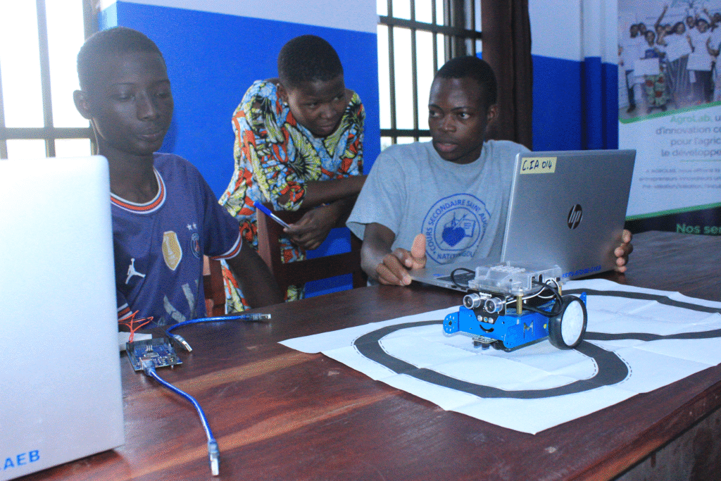 Atelier d’initiation à la robotique à Natitingou — photo 16