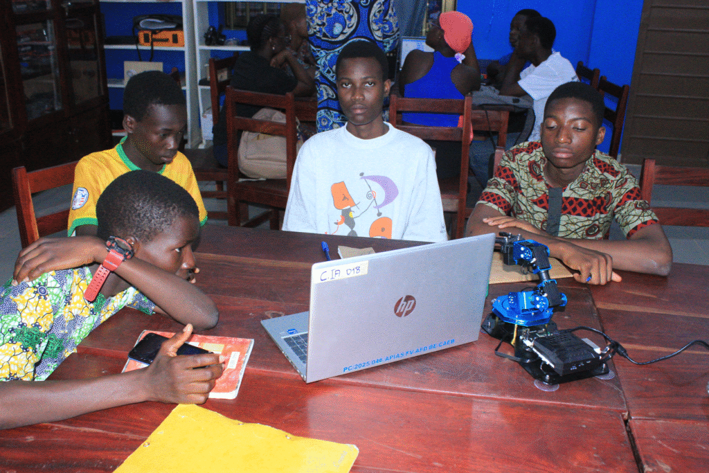Atelier d’initiation à la robotique à Natitingou — photo 18