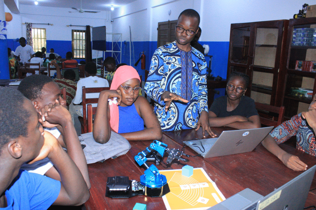 Atelier d’initiation à la robotique à Natitingou — photo 20