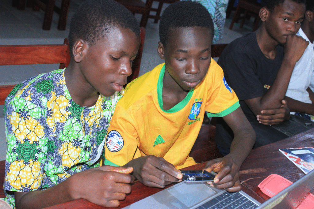 Atelier d’initiation à la robotique à Natitingou — photo 24