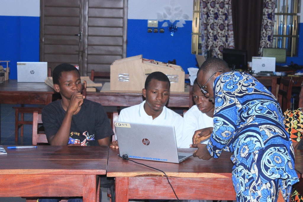 Atelier d’initiation à la robotique à Natitingou — photo 31