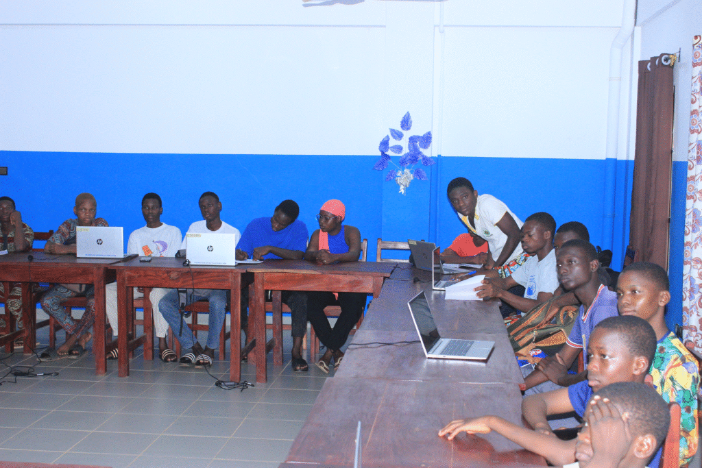 Atelier d’initiation à la robotique à Natitingou — photo 33