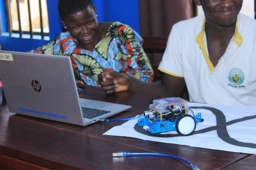Atelier d’initiation à la robotique à Natitingou — photo 7