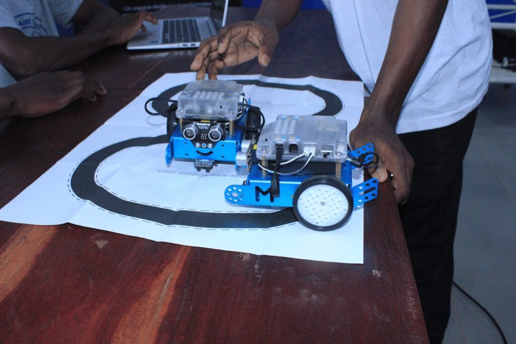 Atelier d’initiation à la robotique pour les jeunes à Natitingou