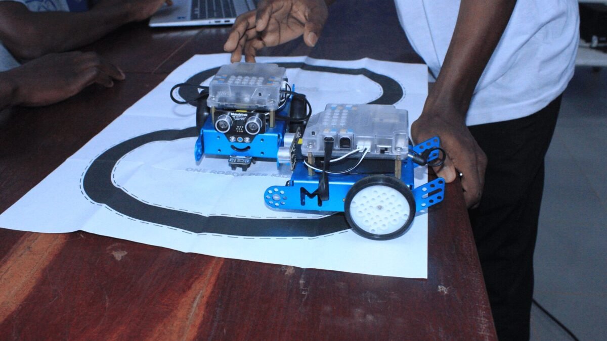 Initiation à la robotique à Natitingou : un atelier immersif pour éveiller l’innovation chez les jeunes