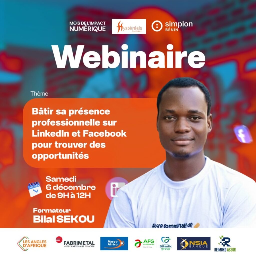 Portrait du formateur Bilal Sekou en t-shirt blanc, fond orange.